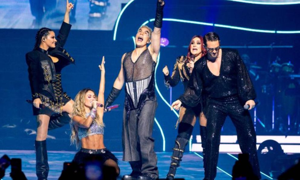 RBD members sing “mañanitas” for Dulce María’s daughter