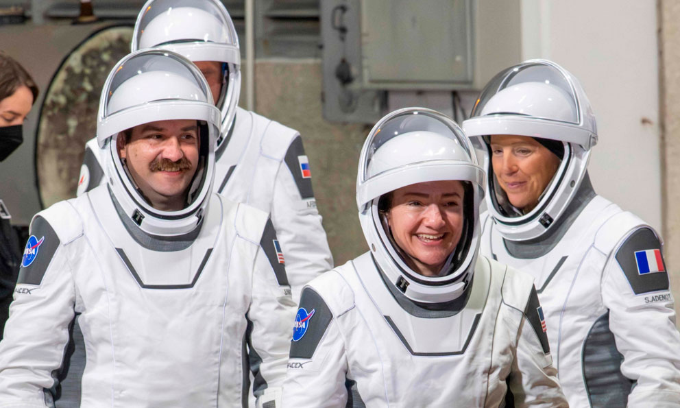 La NASA lanzará nueva tripulación a la EEI para probar nuevos trajes