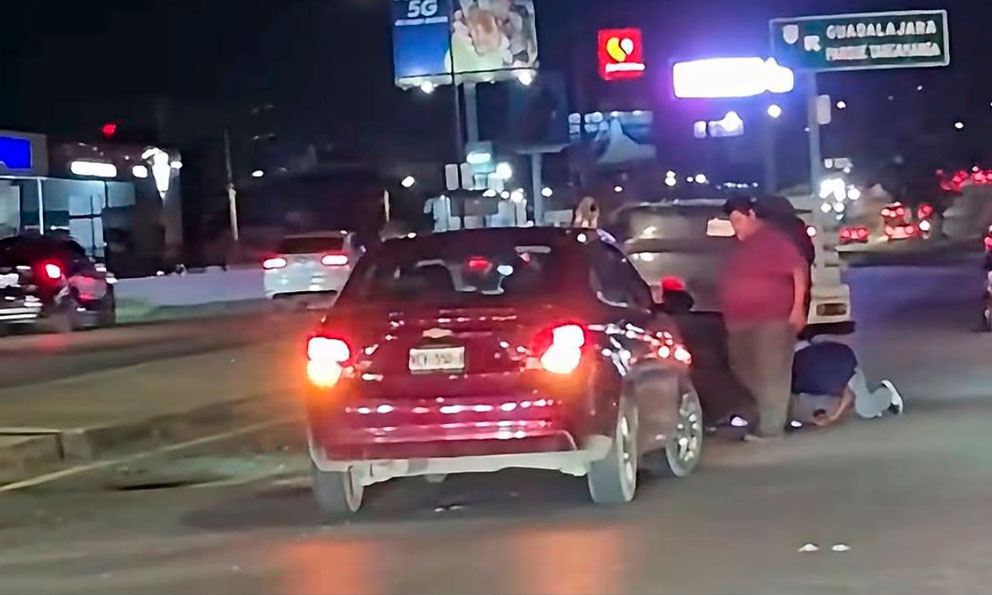 En volcadura de auto el chofer resultó prensado