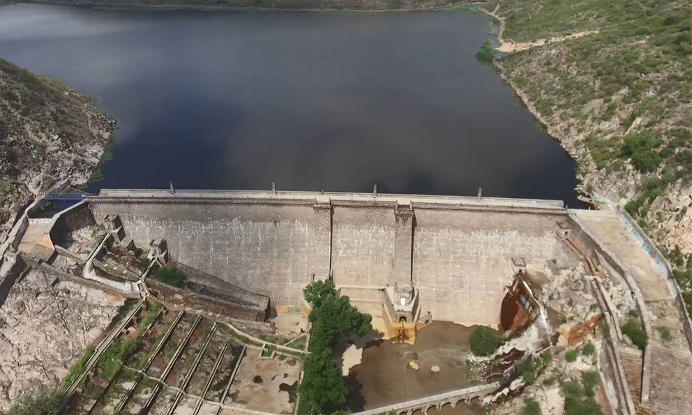 Interapas sin plan para limpiar lirio de presa San José