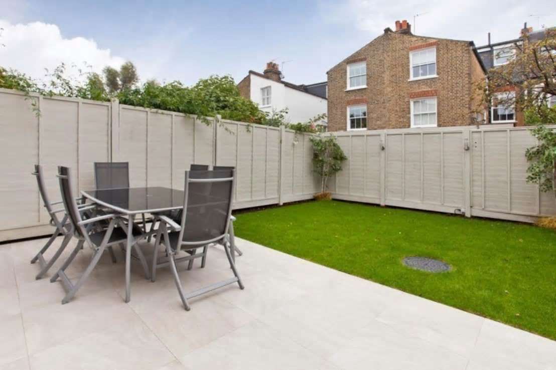 Las ideas de bajo costo para la cerca de tu patio