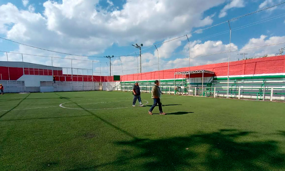Rehabilitan cancha de futbol rápido en Unidad Deportiva de Villa de Reyes