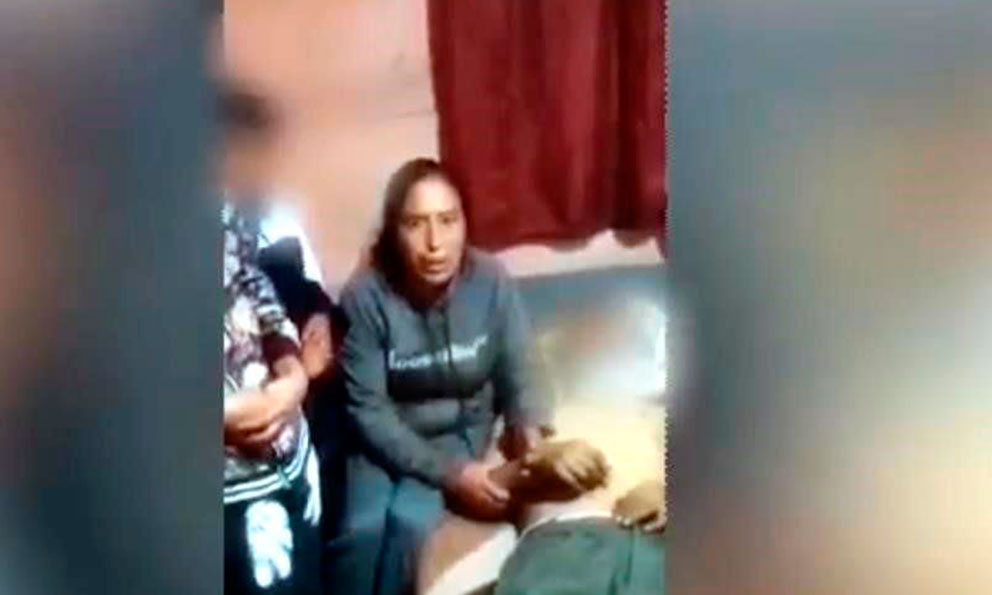 Acusa mujer a policías de matar a su esposo en Michoacán