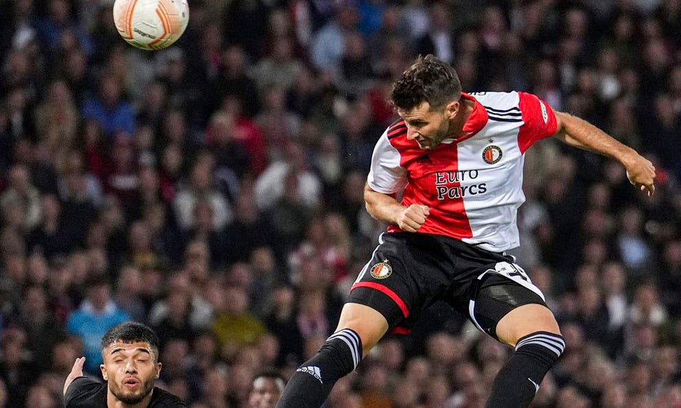 Plano Deportivo Santiago Giménez Vuelve A Marcar Con El Feyenoord 