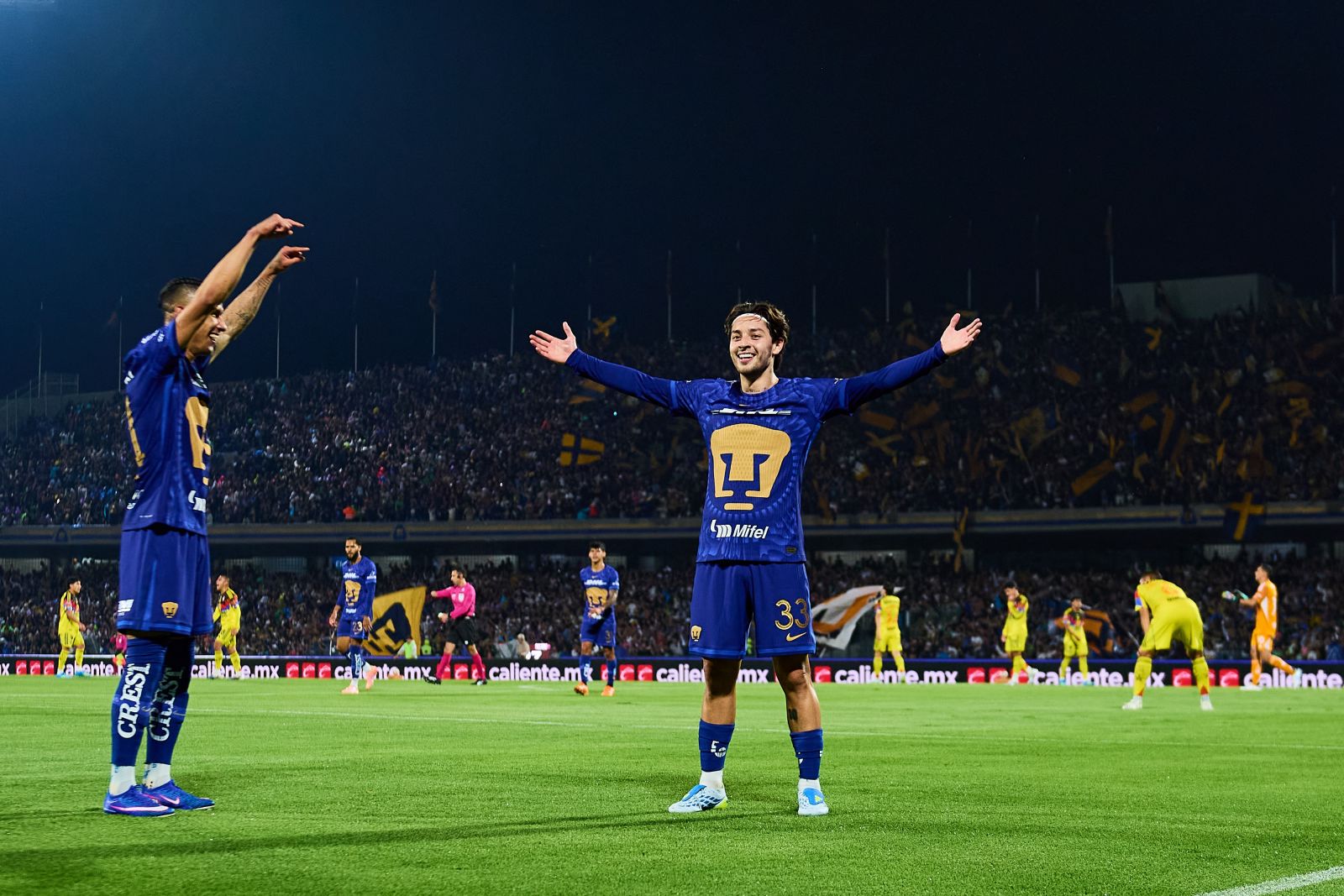 Pumas resiste del América y avanza a semifinales en un Clásico Capitalino para la historia