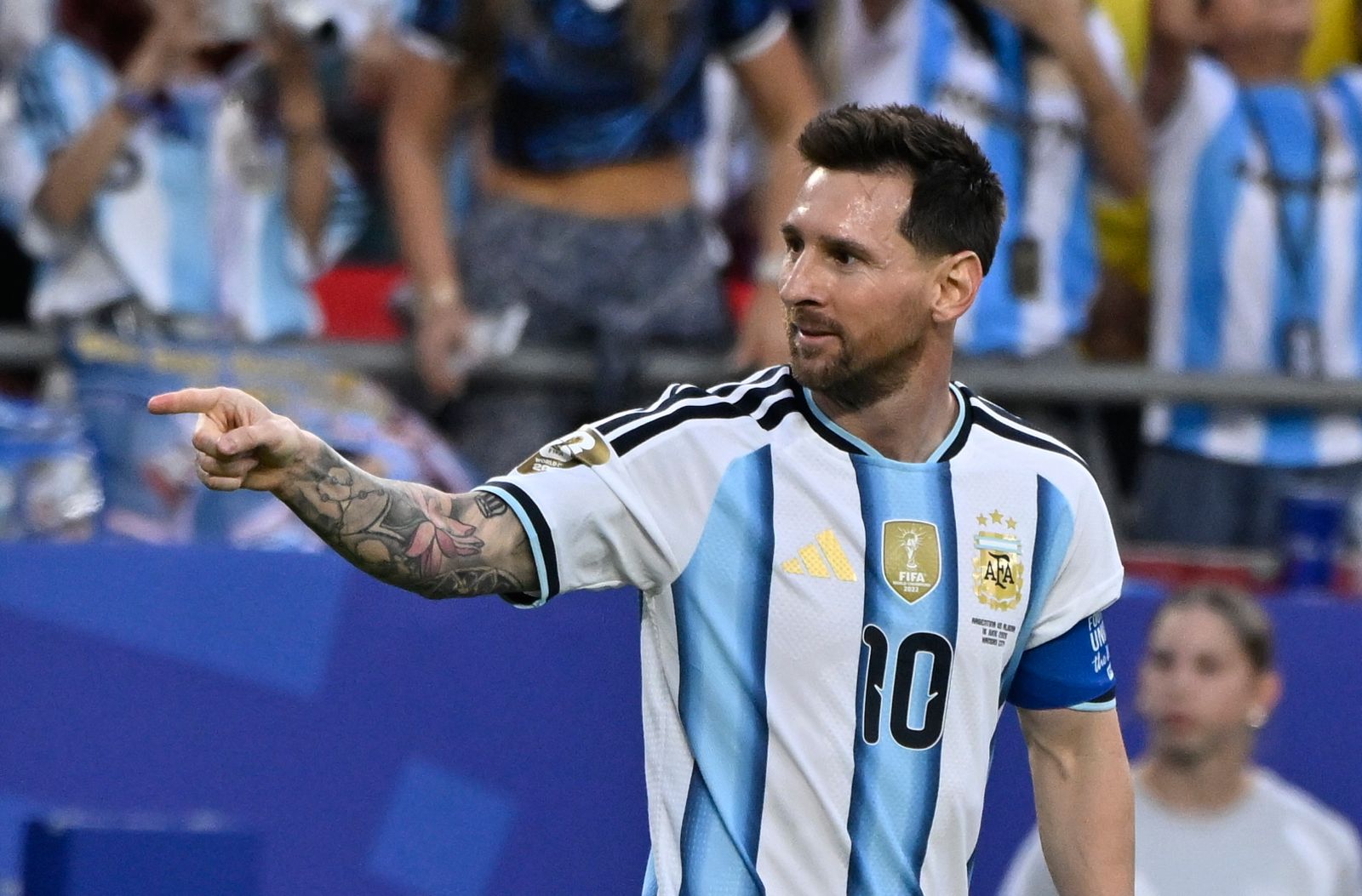 ¡Messi hace historia y Argentina golea! 