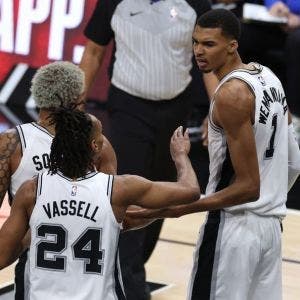 NBA: Spurs interrompem série de 18 derrotas (129-115), Pistons