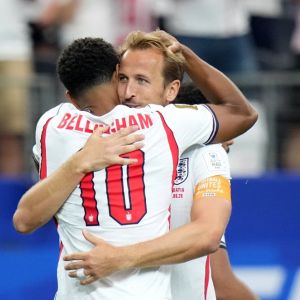 Con pancartas que proclaman 'Your time is over', la selección de Inglaterra llega a México