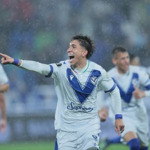 Vélez derrotó a Independiente y quedó de líder con puntaje ideal
