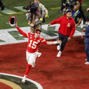 Mahomes no disputó ninguno de los tres partidos de pretemporada, pero participó en todos los entrenamientos de la temporada baja y del campamento