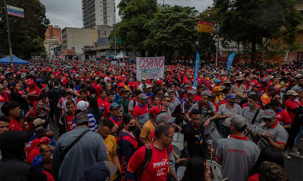 El chavismo celebra con una marcha los 31 años del intento de golpe de Chávez